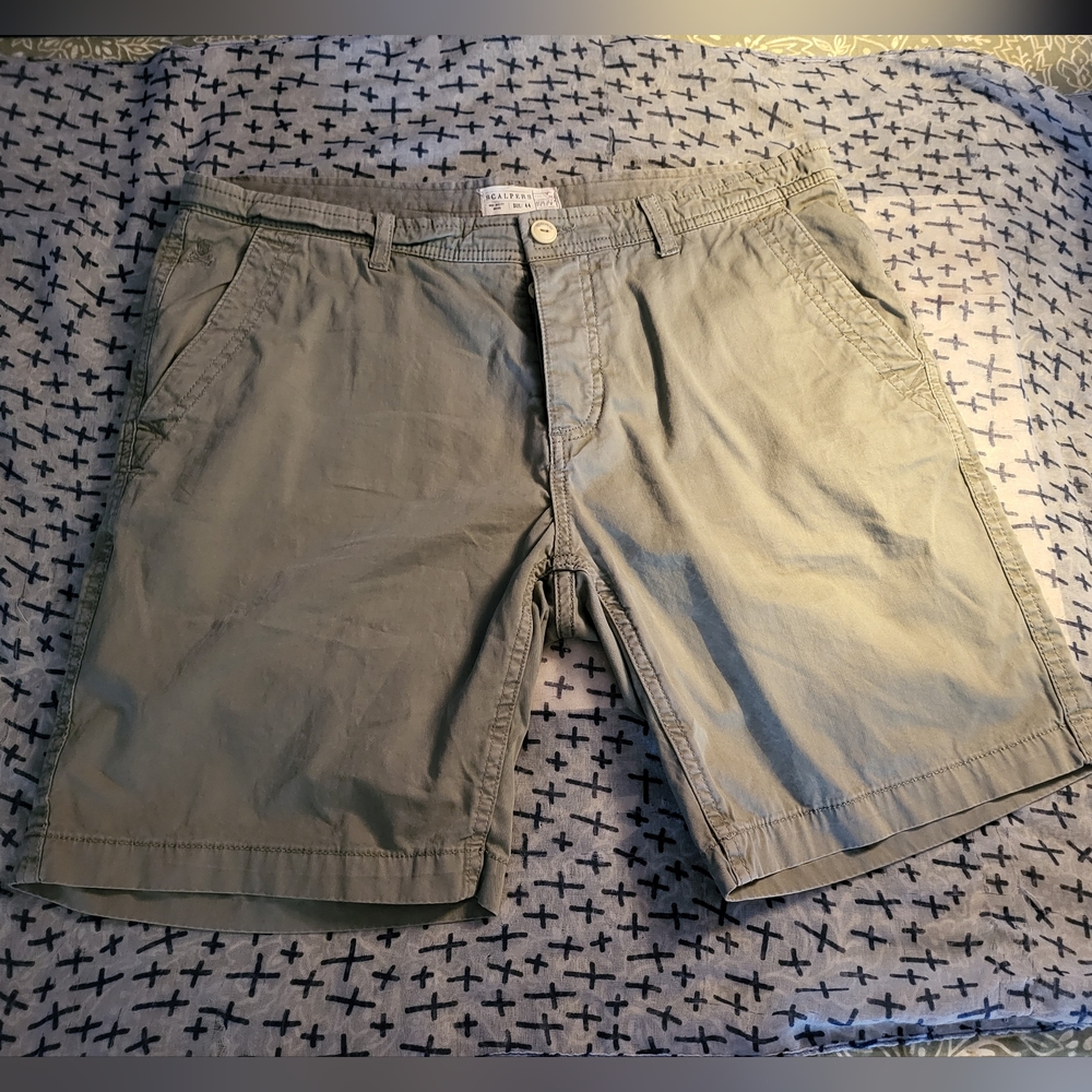 Scalpers men's shorts. Olive khakis. Button fly. M. (44)